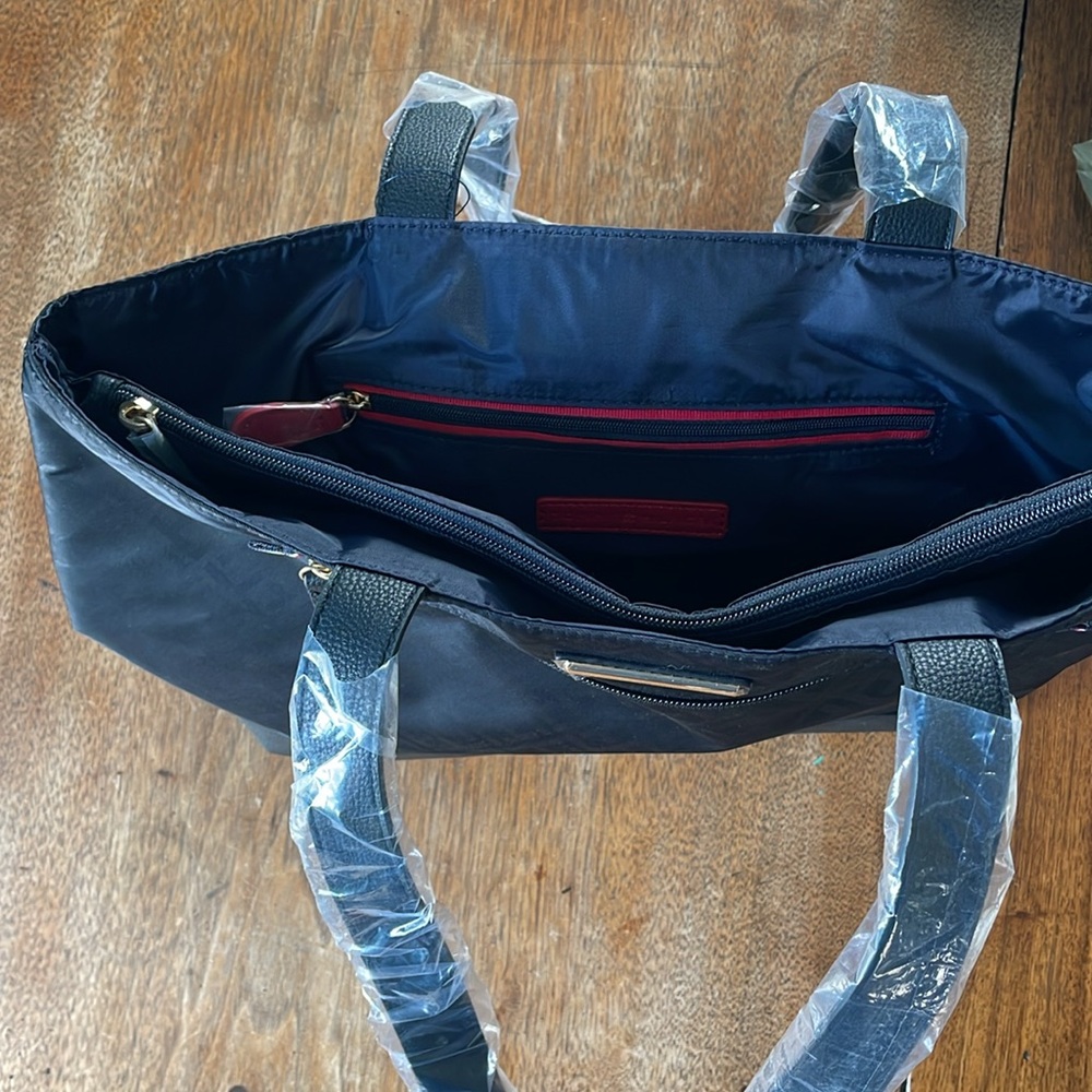 Tommy Hilfiger Shoulder Bag NWT - Picture 7 of 12